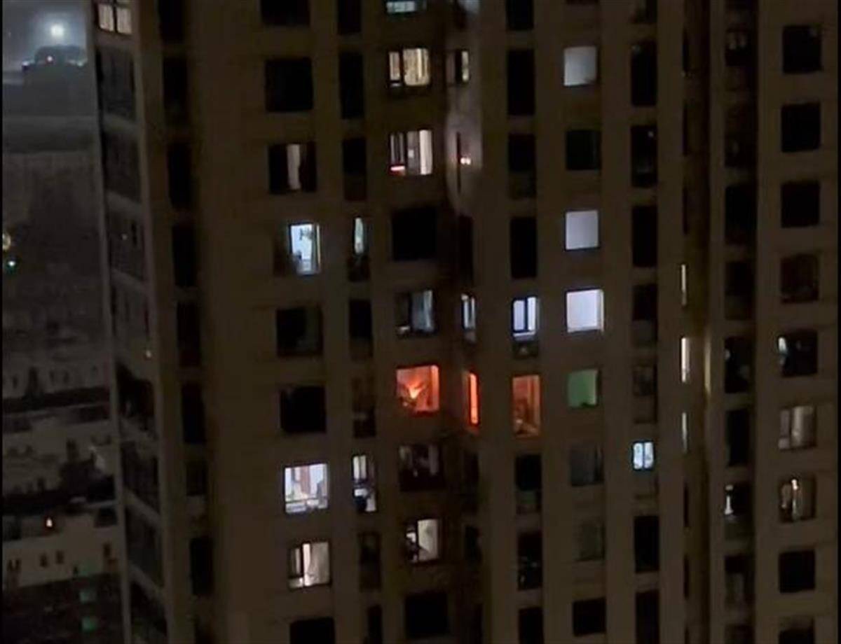 华为手机怎么关闭超级微距
:杭州一小区高层楼房发生爆炸，医院：收到一名伤者